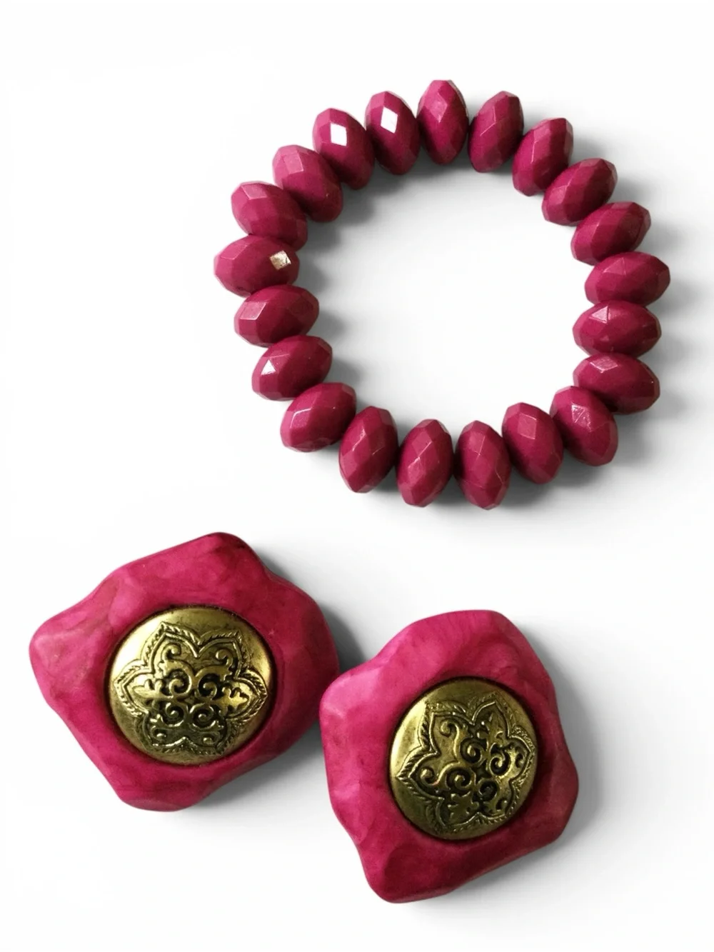 Vtg Magenta Acrylic Faceted Stretch Bracelet + Ornate Gold‑Tone Clip‑On Earrings - Picture 9 of 10